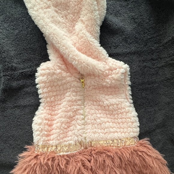 Little Lass Faux Fur Vest with Hood, Sequins , size 2T, EUC Adorable Stylish - Picture 3 of 10
